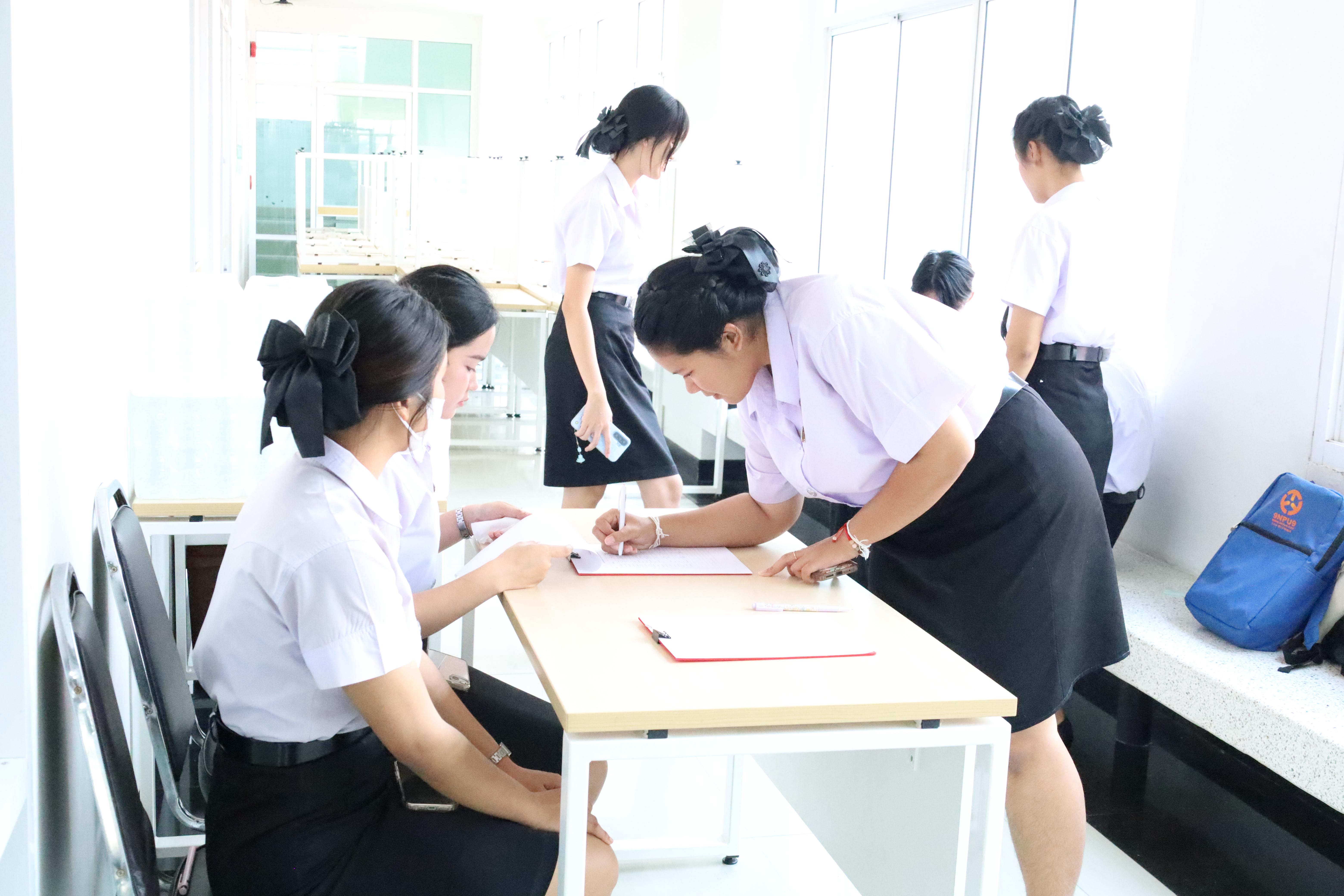 1. วันที่ 18 กุมภาพันธ์ 2569 โปรแกรมวิชาวิทยาศาสตร์ทั่วไป จัดสัมมนาโครงงานวิทยาศาสตร์ ประจำปี2569 ซึ่งได้รับเกียรติจาก ผศ.ดร.ประจบ ขวัญมั่น