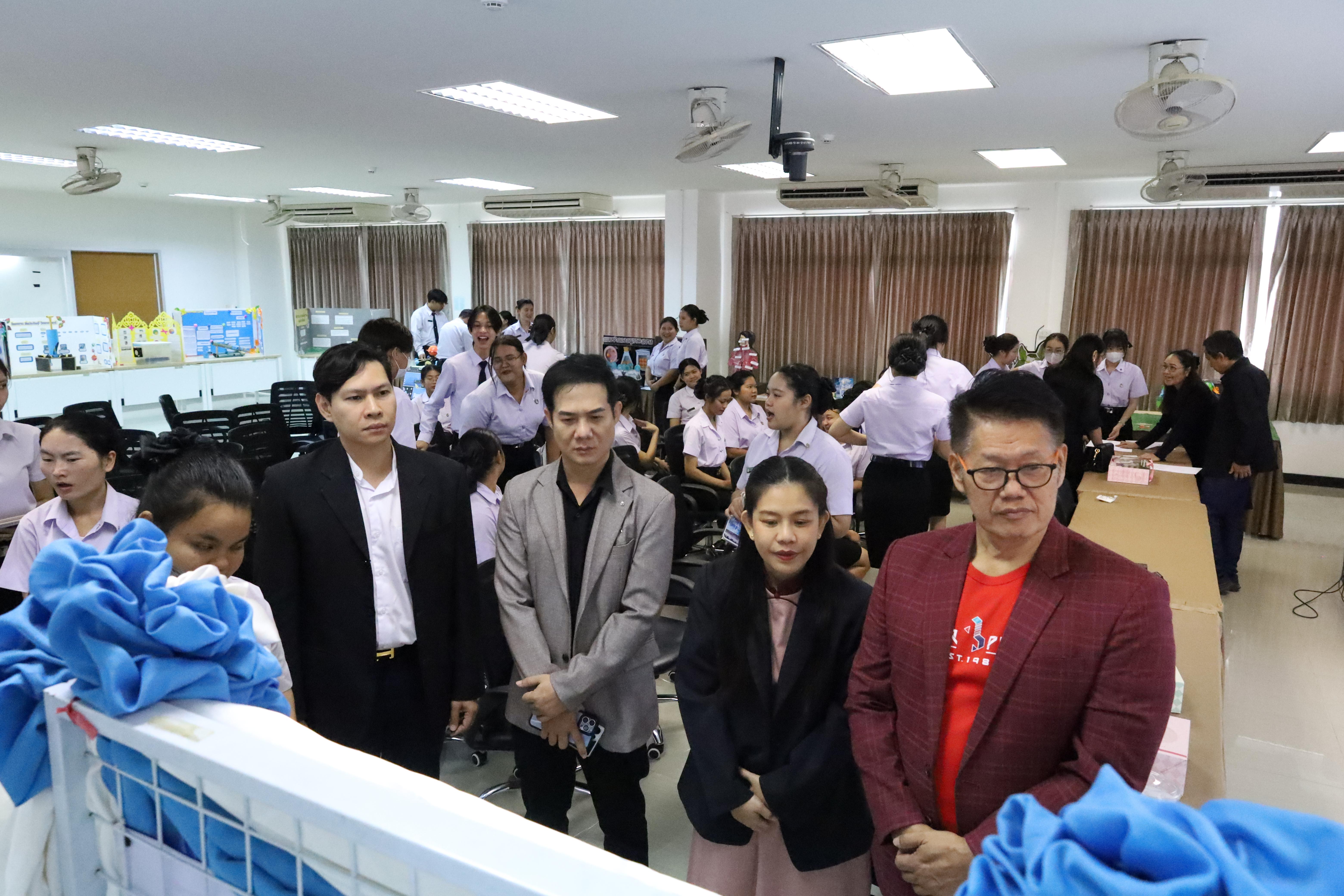 69. วันที่ 18 กุมภาพันธ์ 2569 โปรแกรมวิชาวิทยาศาสตร์ทั่วไป จัดสัมมนาโครงงานวิทยาศาสตร์ ประจำปี2569 ซึ่งได้รับเกียรติจาก ผศ.ดร.ประจบ ขวัญมั่น