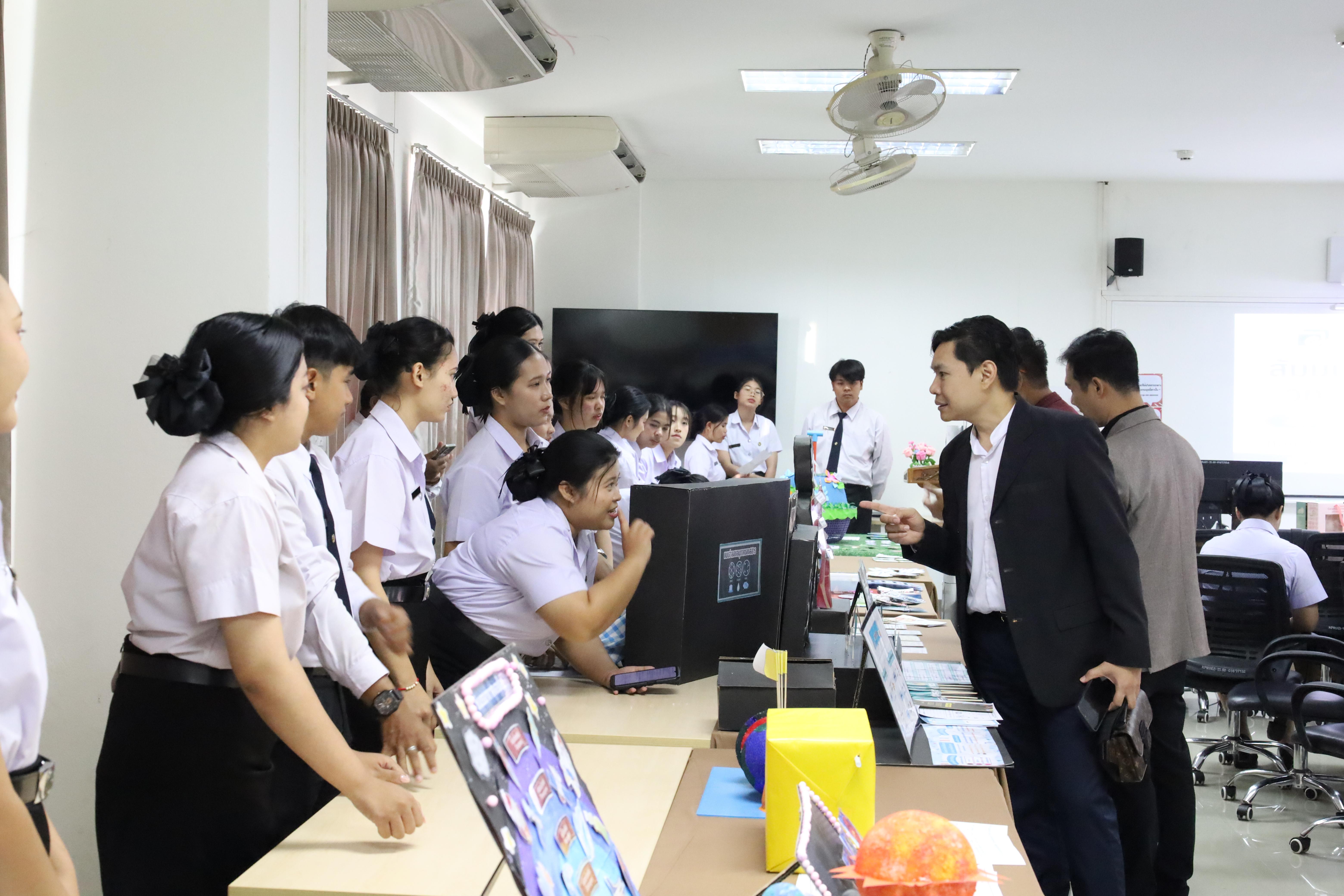 89. วันที่ 18 กุมภาพันธ์ 2569 โปรแกรมวิชาวิทยาศาสตร์ทั่วไป จัดสัมมนาโครงงานวิทยาศาสตร์ ประจำปี2569 ซึ่งได้รับเกียรติจาก ผศ.ดร.ประจบ ขวัญมั่น