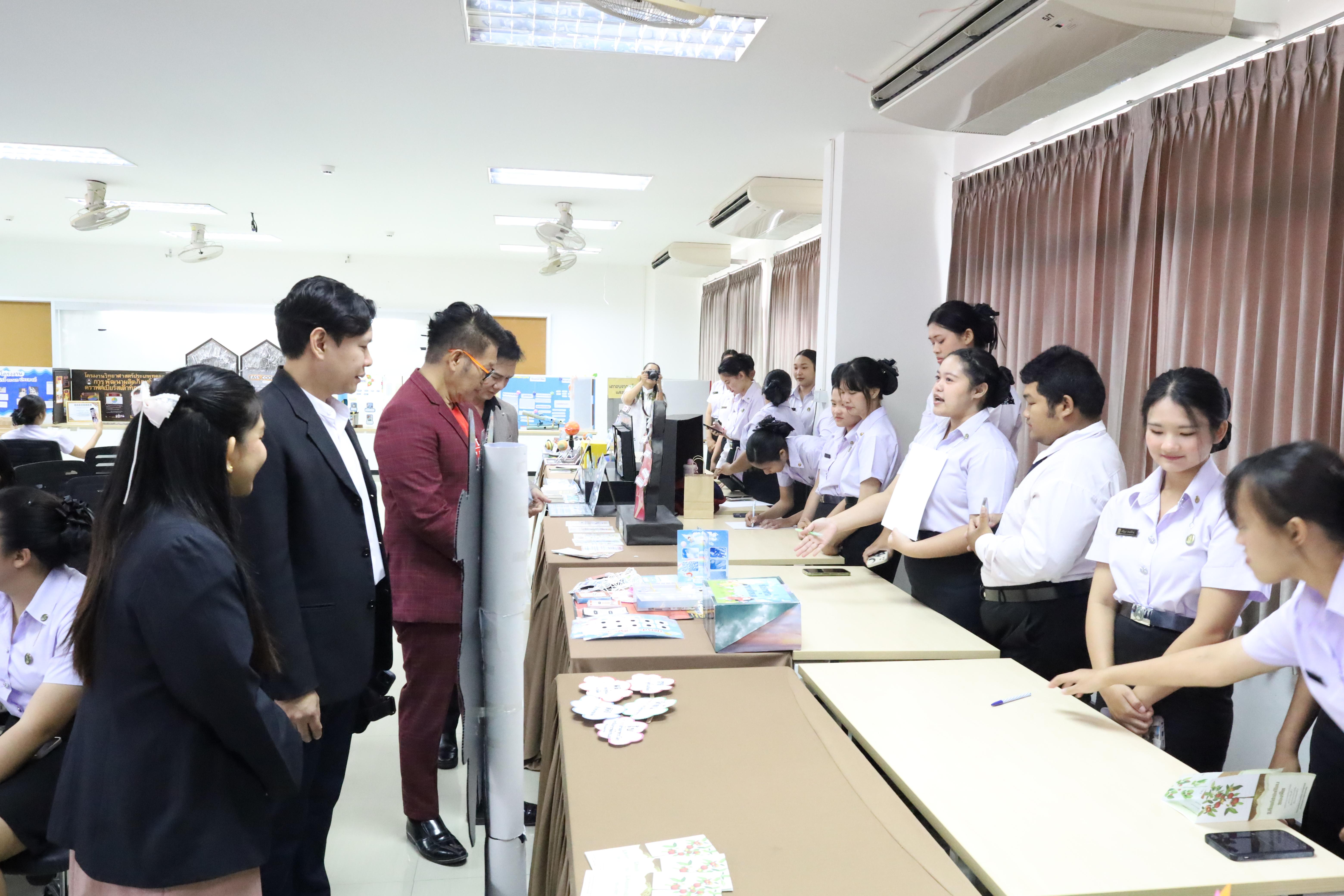 92. วันที่ 18 กุมภาพันธ์ 2569 โปรแกรมวิชาวิทยาศาสตร์ทั่วไป จัดสัมมนาโครงงานวิทยาศาสตร์ ประจำปี2569 ซึ่งได้รับเกียรติจาก ผศ.ดร.ประจบ ขวัญมั่น