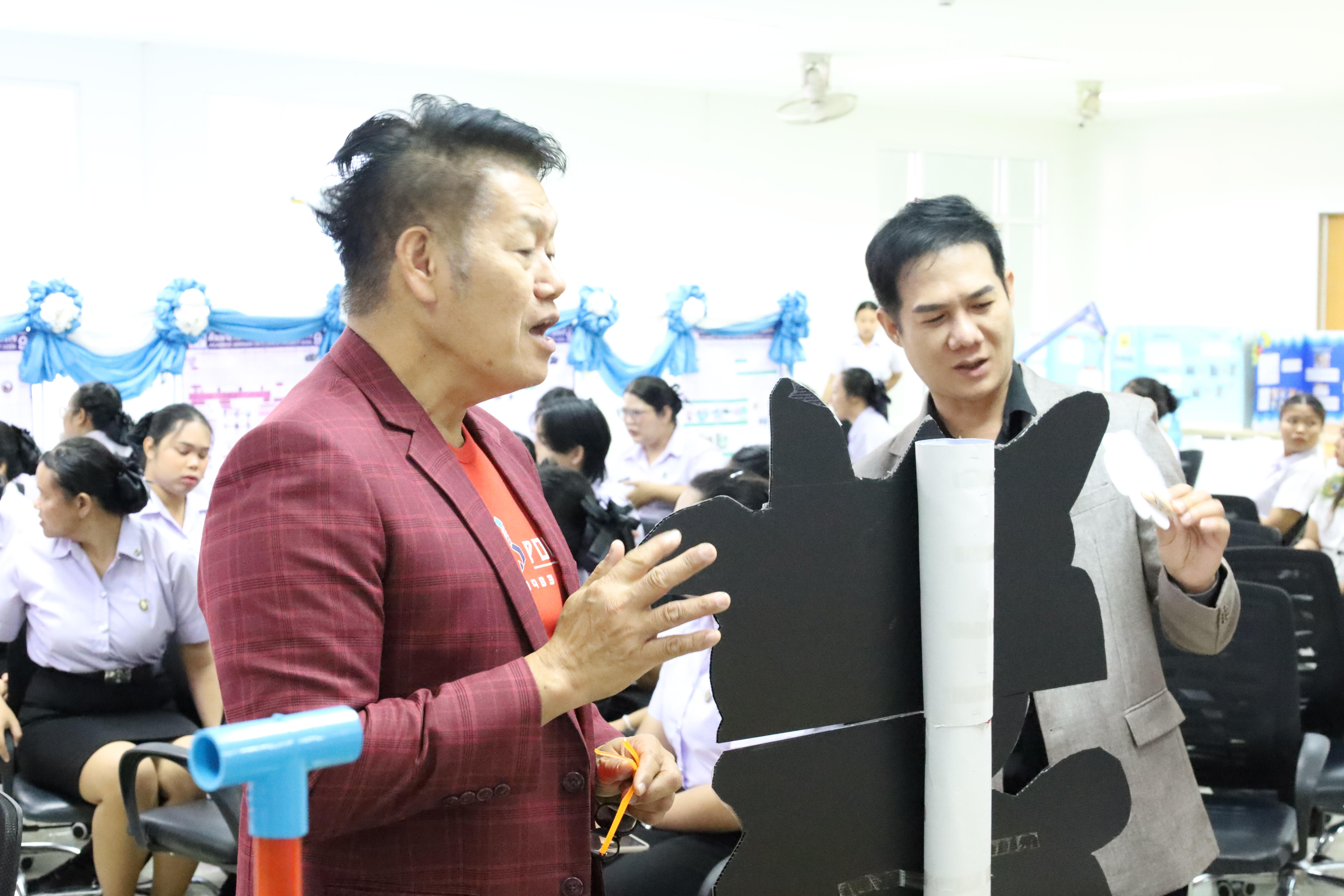 97. วันที่ 18 กุมภาพันธ์ 2569 โปรแกรมวิชาวิทยาศาสตร์ทั่วไป จัดสัมมนาโครงงานวิทยาศาสตร์ ประจำปี2569 ซึ่งได้รับเกียรติจาก ผศ.ดร.ประจบ ขวัญมั่น