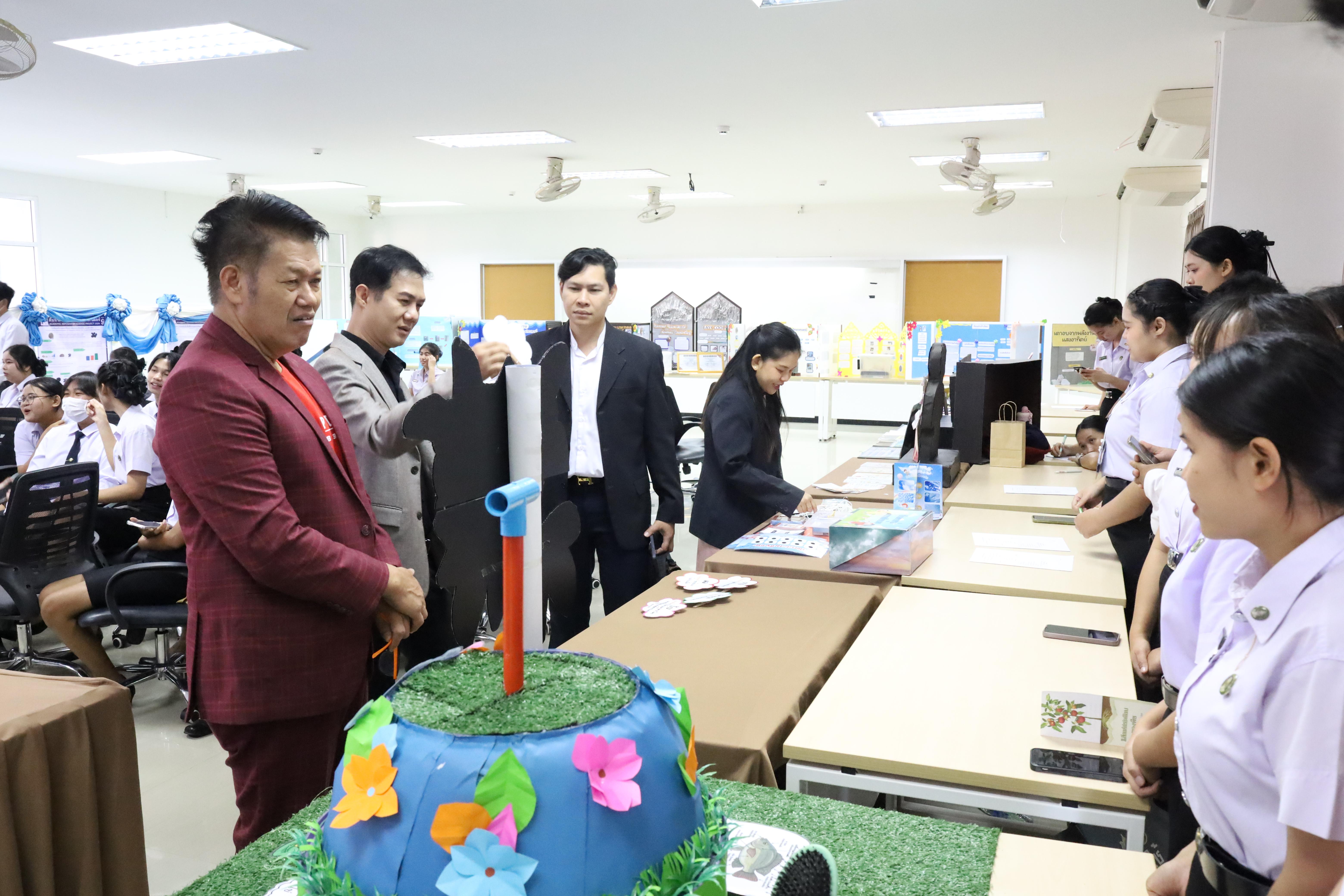 100. วันที่ 18 กุมภาพันธ์ 2569 โปรแกรมวิชาวิทยาศาสตร์ทั่วไป จัดสัมมนาโครงงานวิทยาศาสตร์ ประจำปี2569 ซึ่งได้รับเกียรติจาก ผศ.ดร.ประจบ ขวัญมั่น