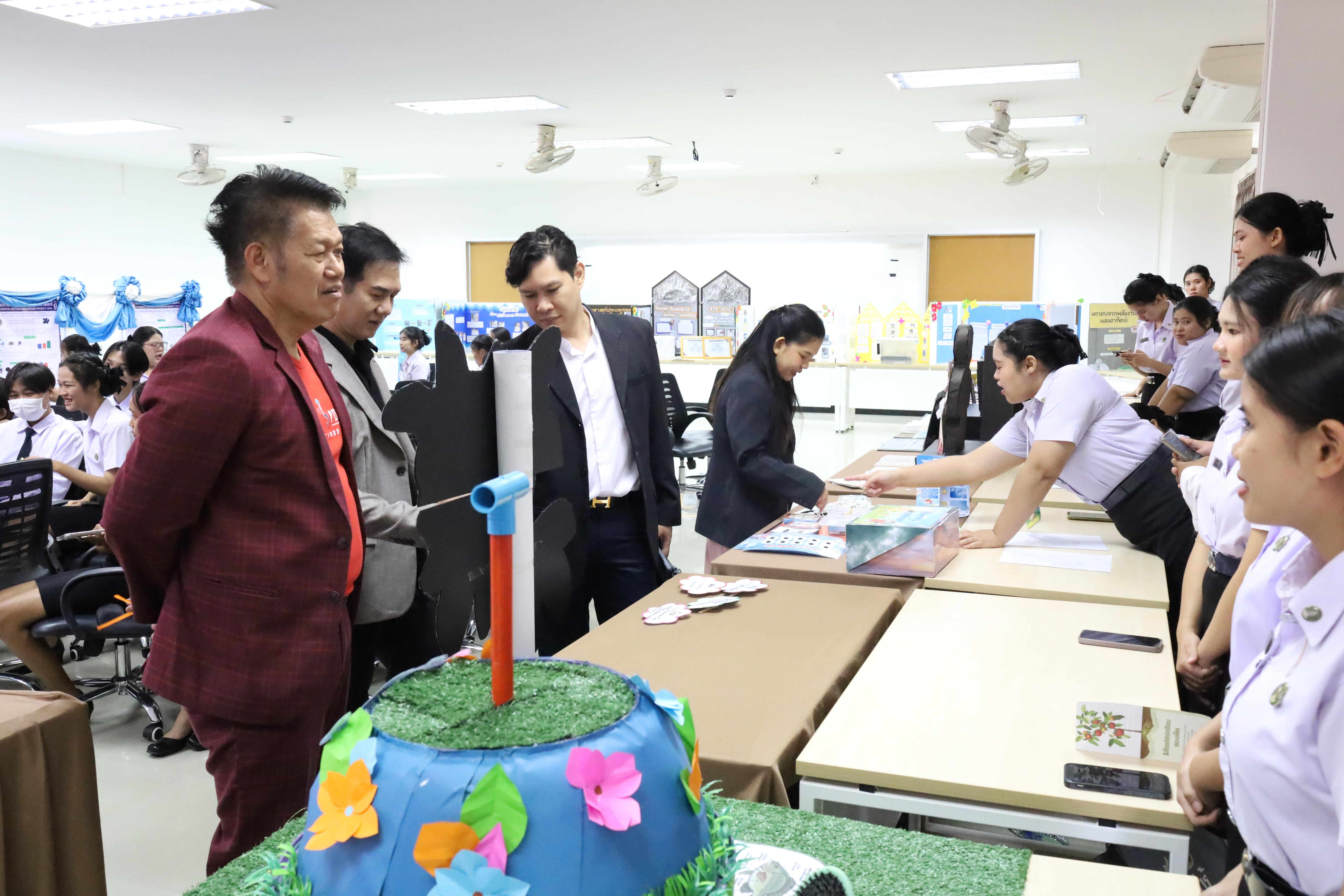 101. วันที่ 18 กุมภาพันธ์ 2569 โปรแกรมวิชาวิทยาศาสตร์ทั่วไป จัดสัมมนาโครงงานวิทยาศาสตร์ ประจำปี2569 ซึ่งได้รับเกียรติจาก ผศ.ดร.ประจบ ขวัญมั่น