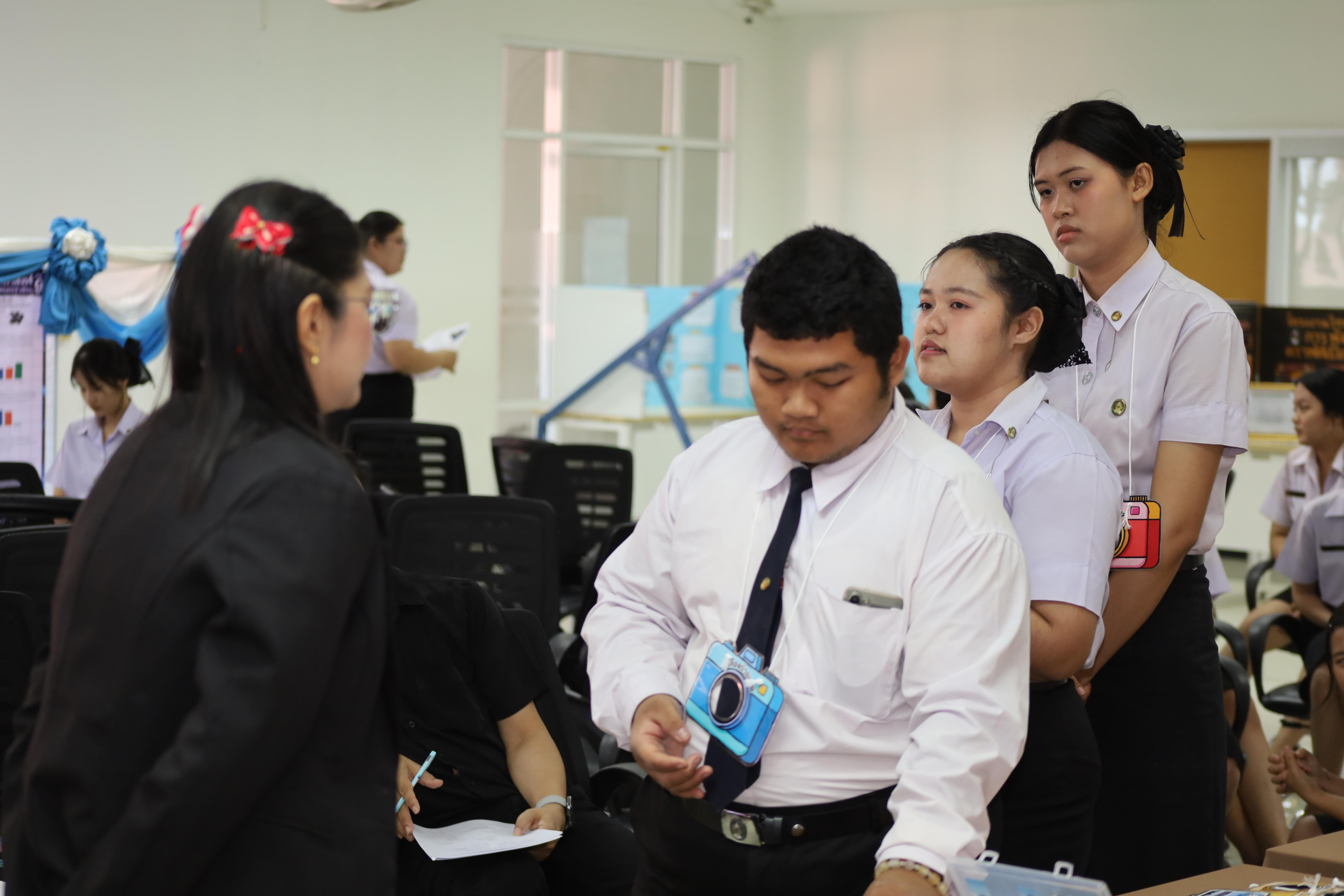 118. วันที่ 18 กุมภาพันธ์ 2569 โปรแกรมวิชาวิทยาศาสตร์ทั่วไป จัดสัมมนาโครงงานวิทยาศาสตร์ ประจำปี2569 ซึ่งได้รับเกียรติจาก ผศ.ดร.ประจบ ขวัญมั่น