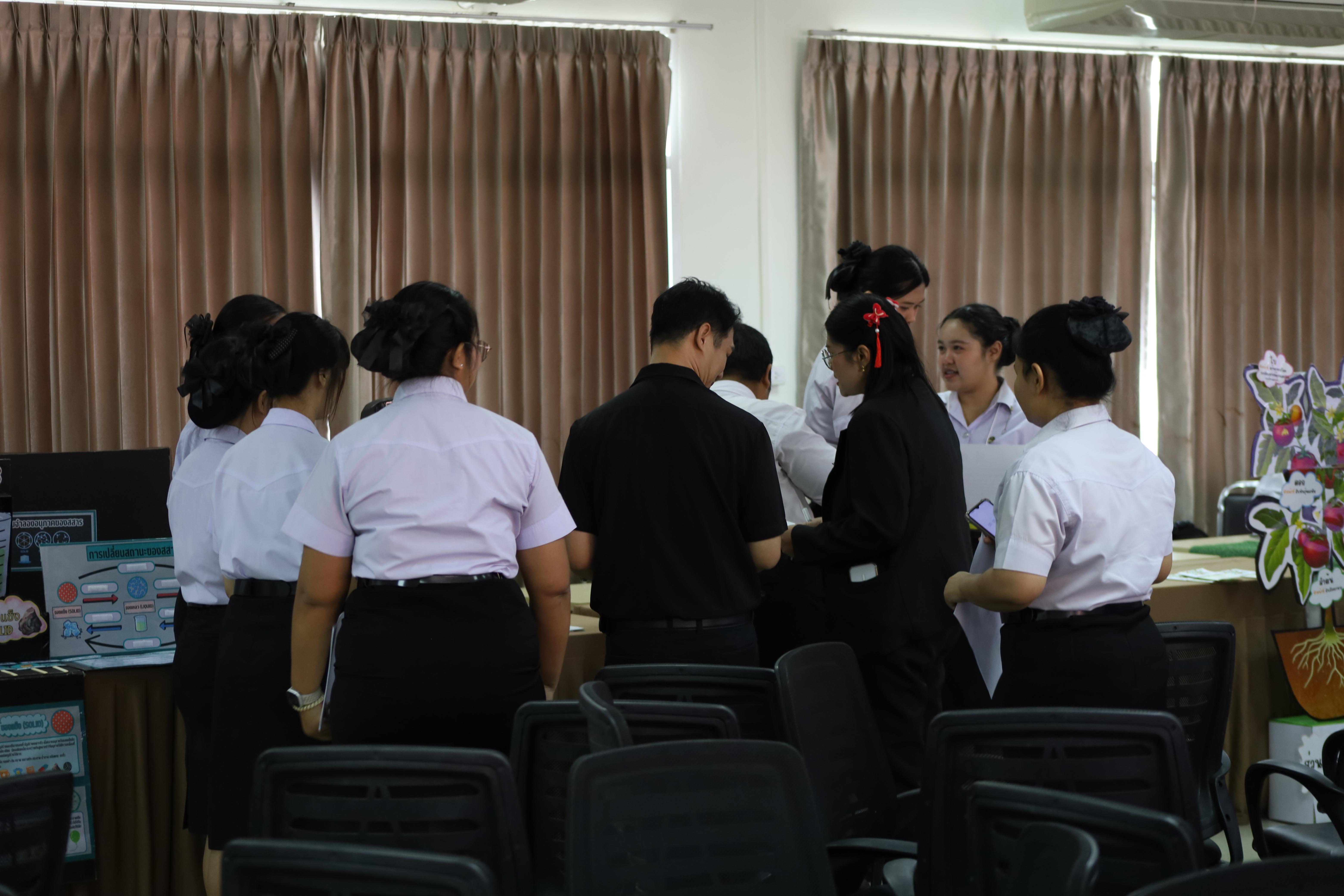 138. วันที่ 18 กุมภาพันธ์ 2569 โปรแกรมวิชาวิทยาศาสตร์ทั่วไป จัดสัมมนาโครงงานวิทยาศาสตร์ ประจำปี2569 ซึ่งได้รับเกียรติจาก ผศ.ดร.ประจบ ขวัญมั่น