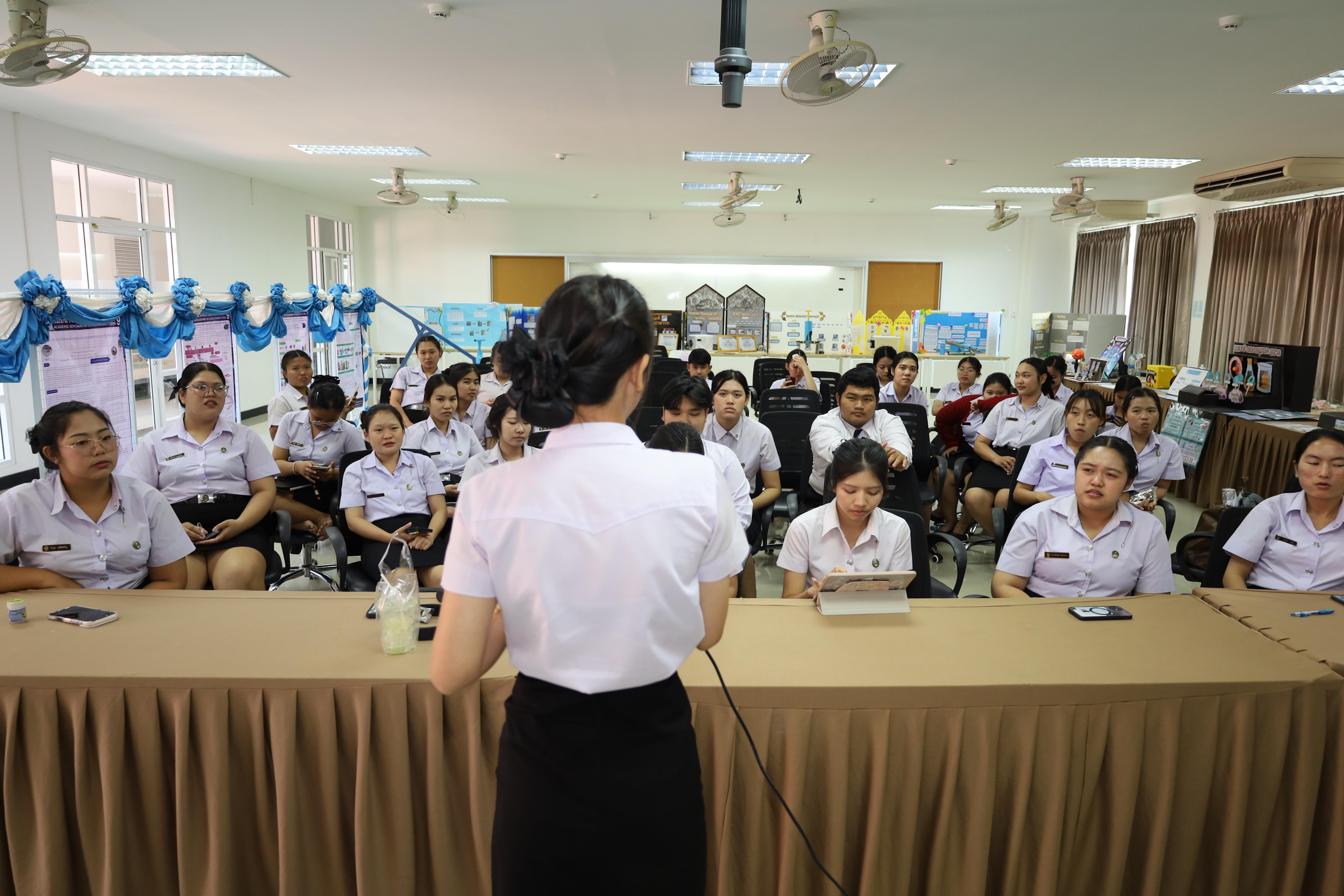 240. วันที่ 18 กุมภาพันธ์ 2569 โปรแกรมวิชาวิทยาศาสตร์ทั่วไป จัดสัมมนาโครงงานวิทยาศาสตร์ ประจำปี2569 ซึ่งได้รับเกียรติจาก ผศ.ดร.ประจบ ขวัญมั่น