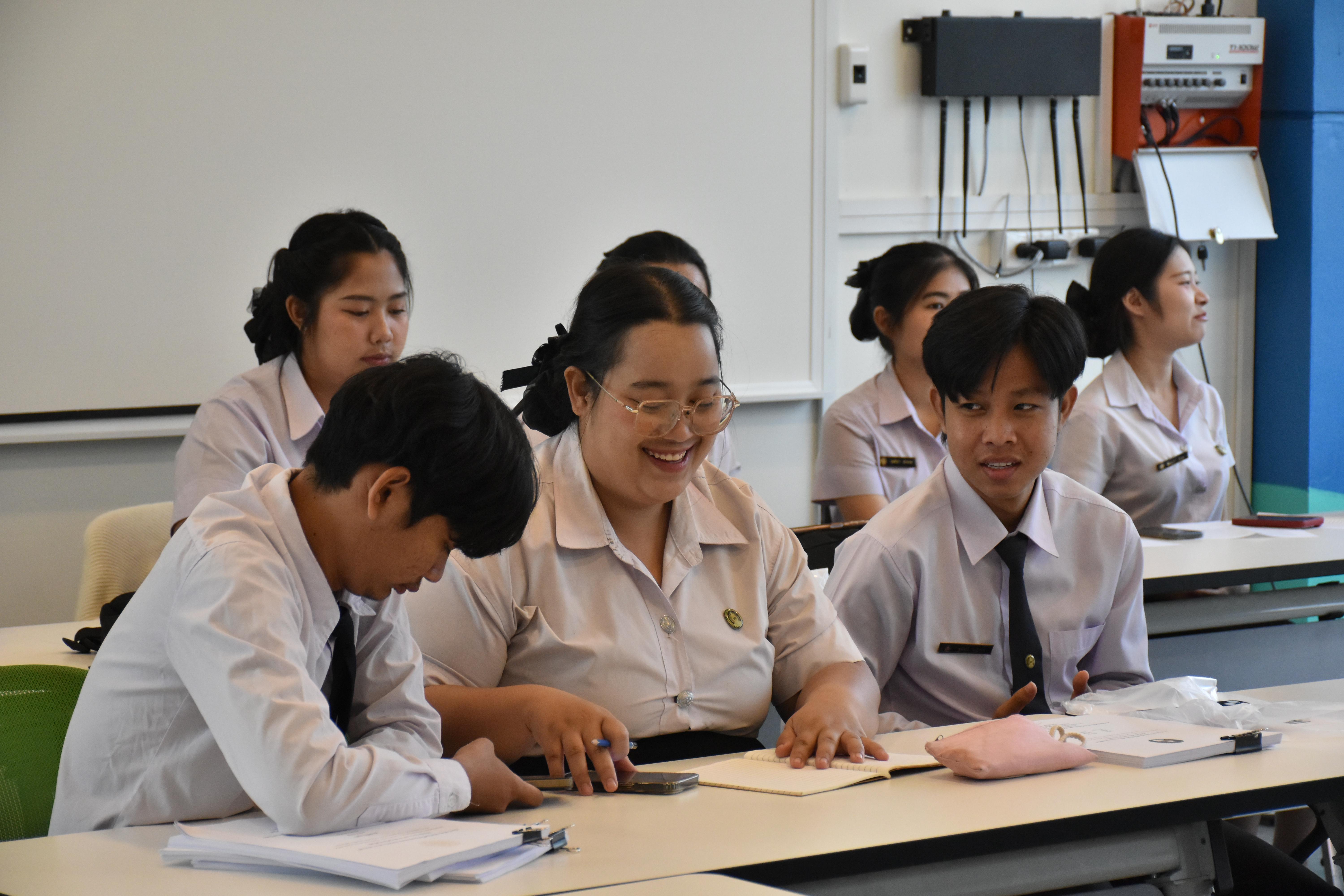 2. นำเสนอผลงานนักศึกษา 69
