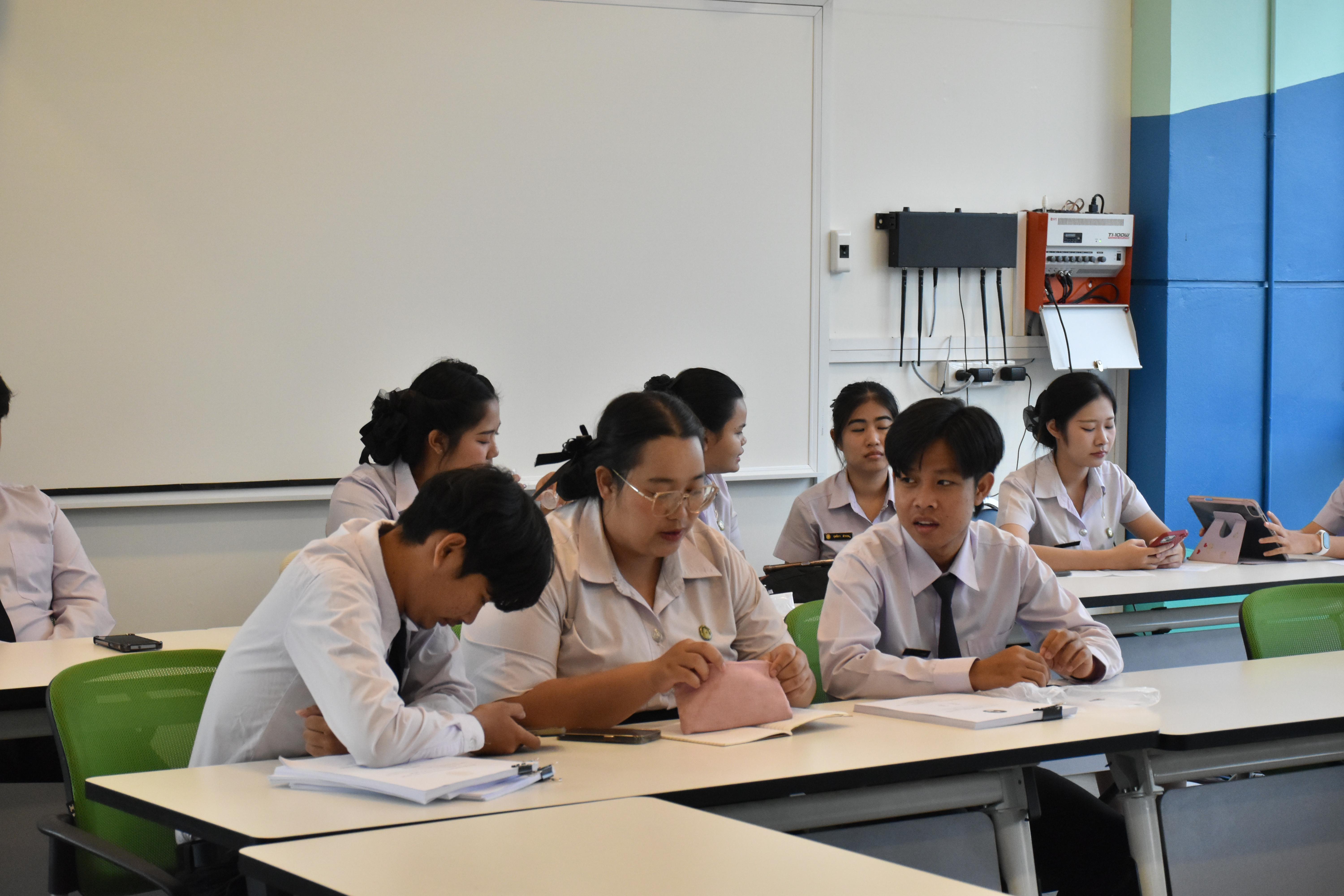 1. นำเสนอผลงานนักศึกษา 69