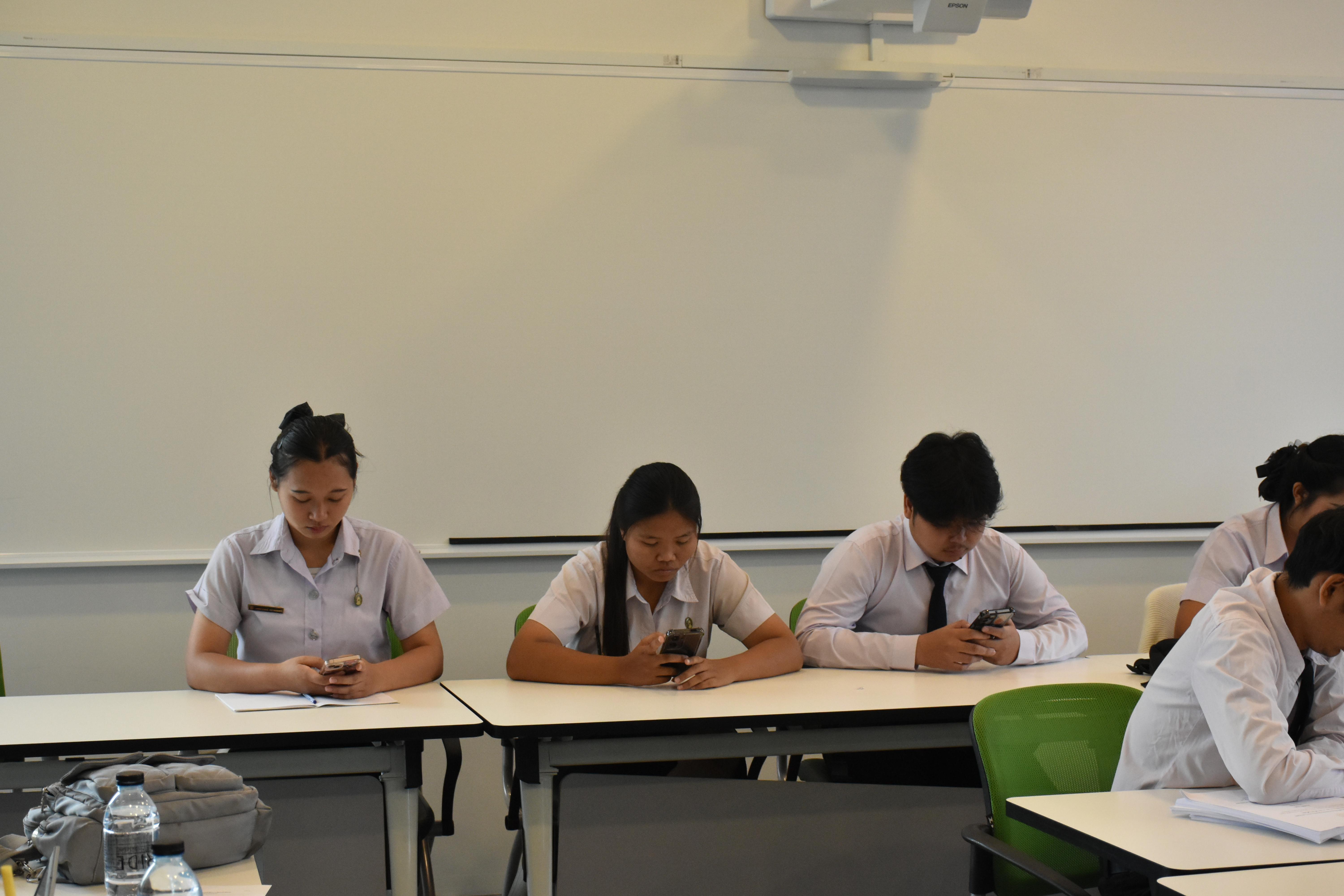 3. นำเสนอผลงานนักศึกษา 69