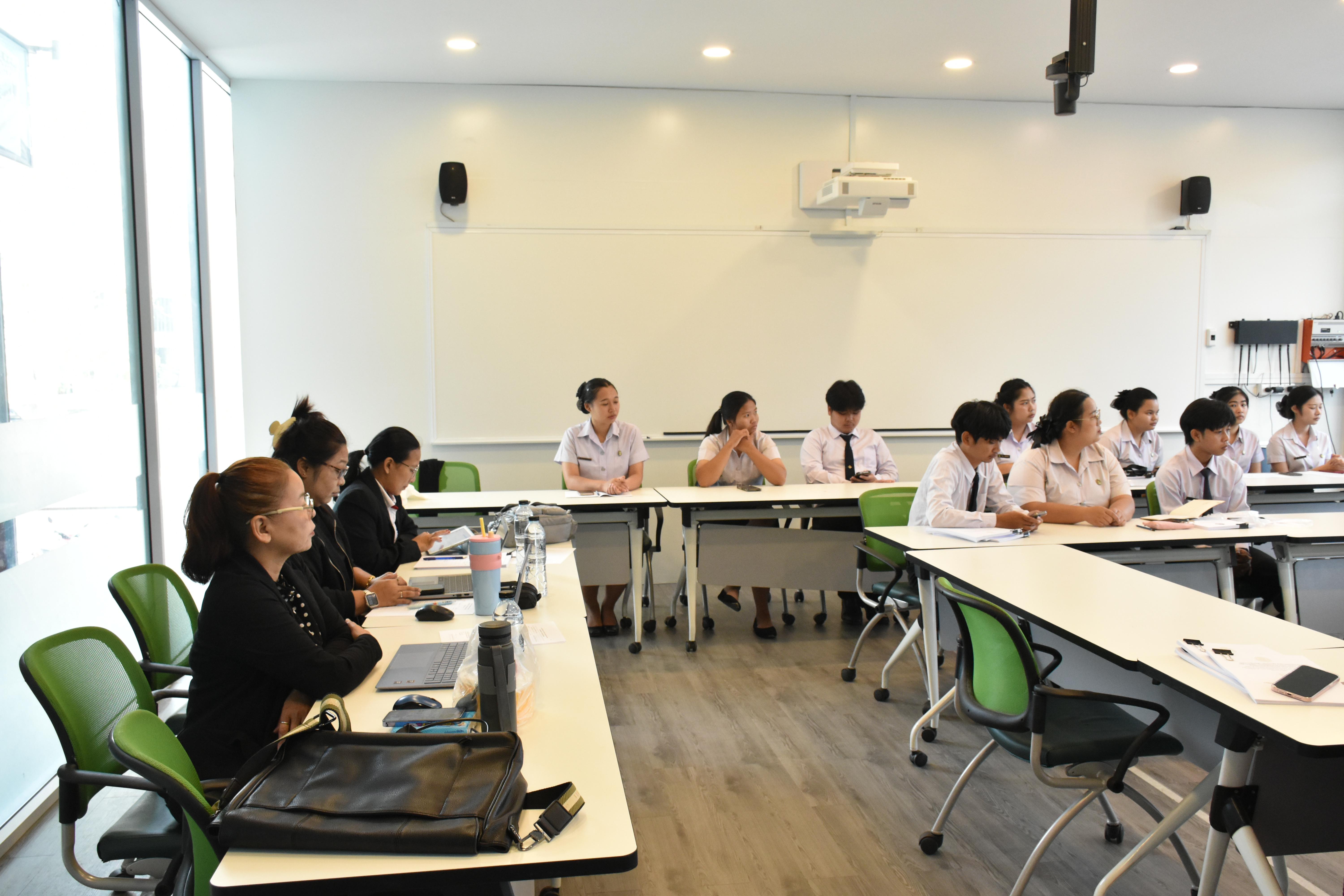 12. วันที่ 9 มีนาคม 2569 นักศึกษาโปรแกรมวิทยาศาสตร์ทั่วไปชั้นปีที่ 3 ได้นำเสนอผลงานวิจัย โดยมีผศ.วิไลลักษณ์ สวนมะลิ ดร.เกษฏา สาลา ผศ.สุวิชญา บัวชาติ เป็นผู้ทรงคุณวุฒิ