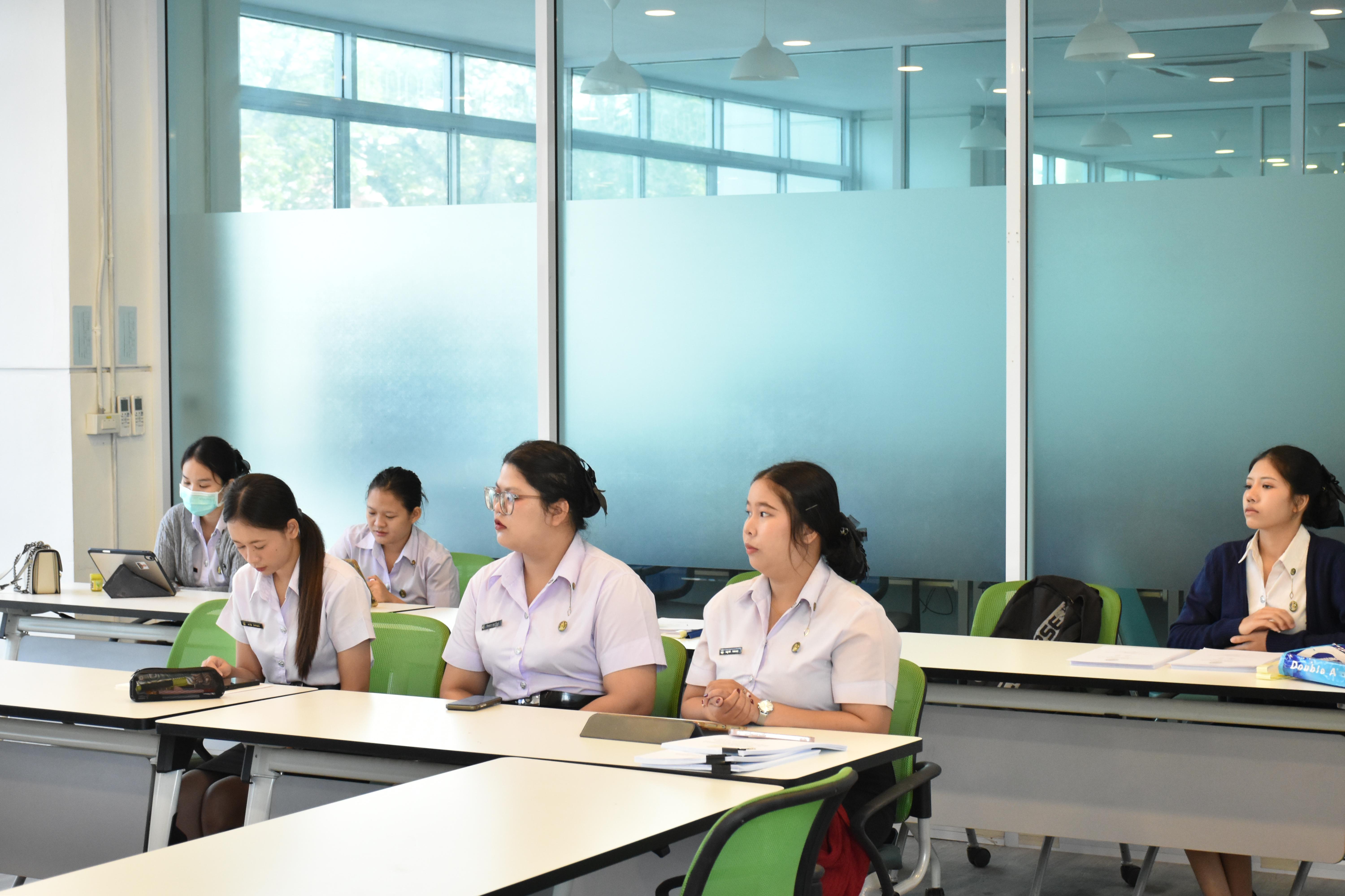 13. วันที่ 9 มีนาคม 2569 นักศึกษาโปรแกรมวิทยาศาสตร์ทั่วไปชั้นปีที่ 3 ได้นำเสนอผลงานวิจัย โดยมีผศ.วิไลลักษณ์ สวนมะลิ ดร.เกษฏา สาลา ผศ.สุวิชญา บัวชาติ เป็นผู้ทรงคุณวุฒิ