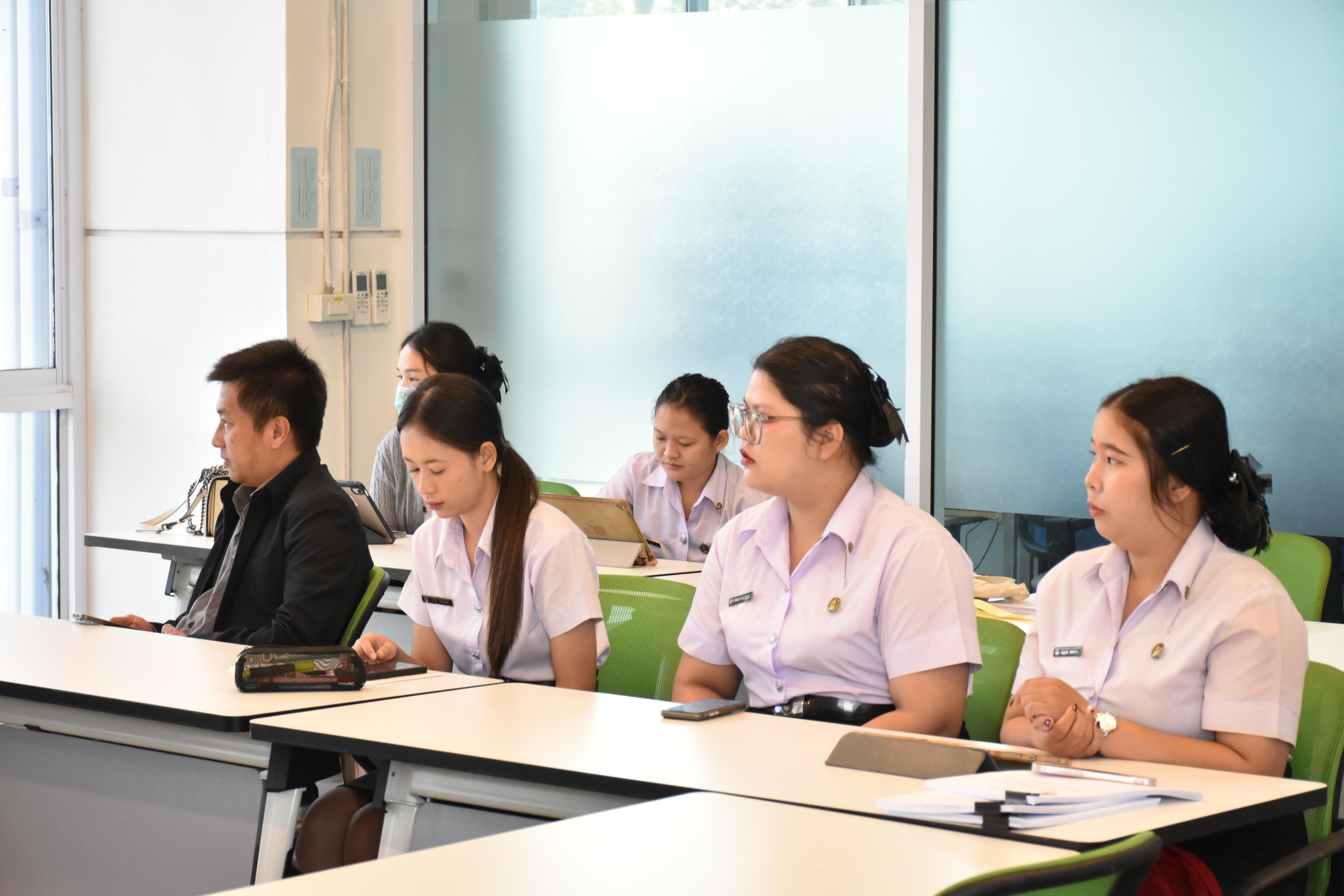 16. วันที่ 9 มีนาคม 2569 นักศึกษาโปรแกรมวิทยาศาสตร์ทั่วไปชั้นปีที่ 3 ได้นำเสนอผลงานวิจัย โดยมีผศ.วิไลลักษณ์ สวนมะลิ ดร.เกษฏา สาลา ผศ.สุวิชญา บัวชาติ เป็นผู้ทรงคุณวุฒิ