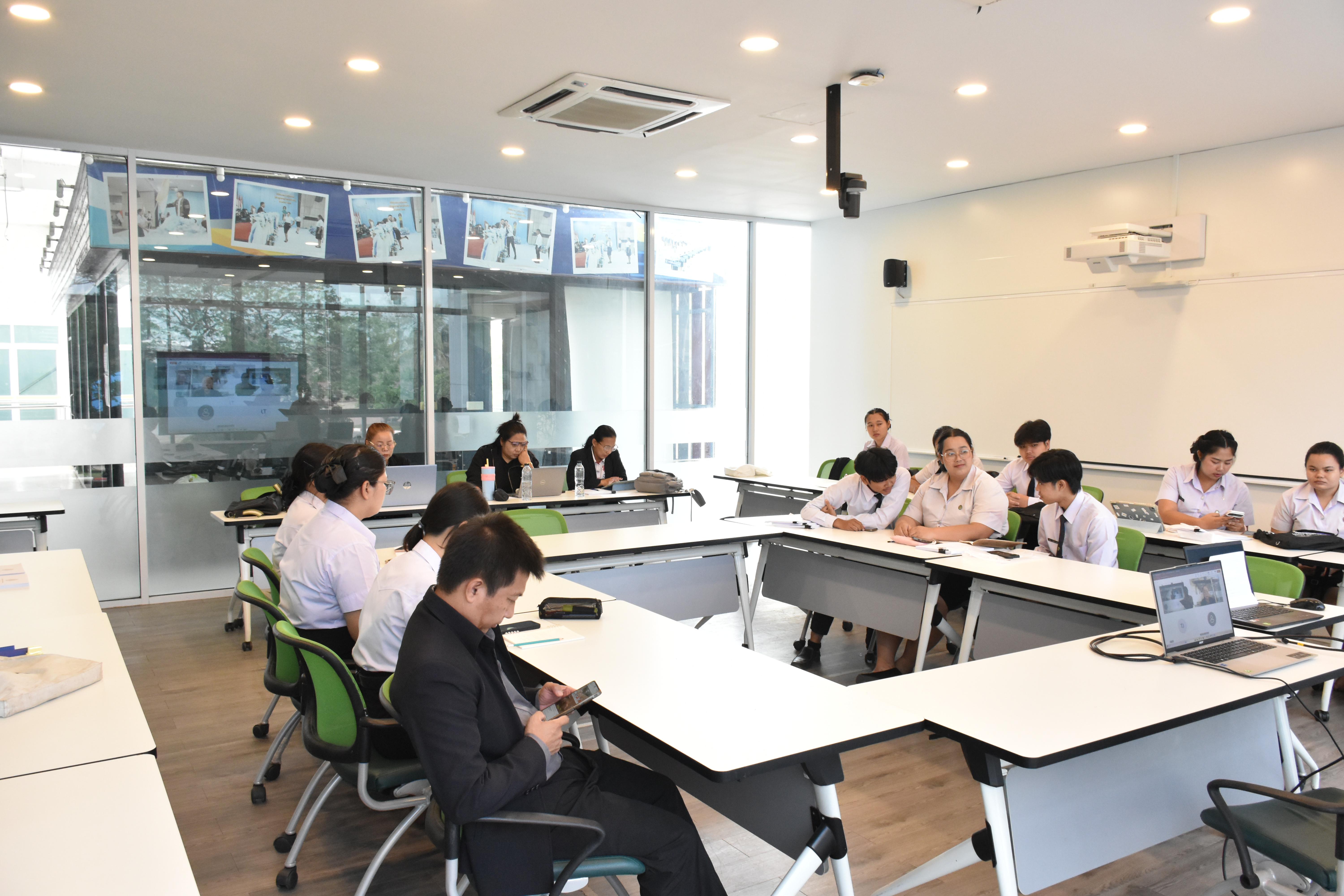 19. วันที่ 9 มีนาคม 2569 นักศึกษาโปรแกรมวิทยาศาสตร์ทั่วไปชั้นปีที่ 3 ได้นำเสนอผลงานวิจัย โดยมีผศ.วิไลลักษณ์ สวนมะลิ ดร.เกษฏา สาลา ผศ.สุวิชญา บัวชาติ เป็นผู้ทรงคุณวุฒิ