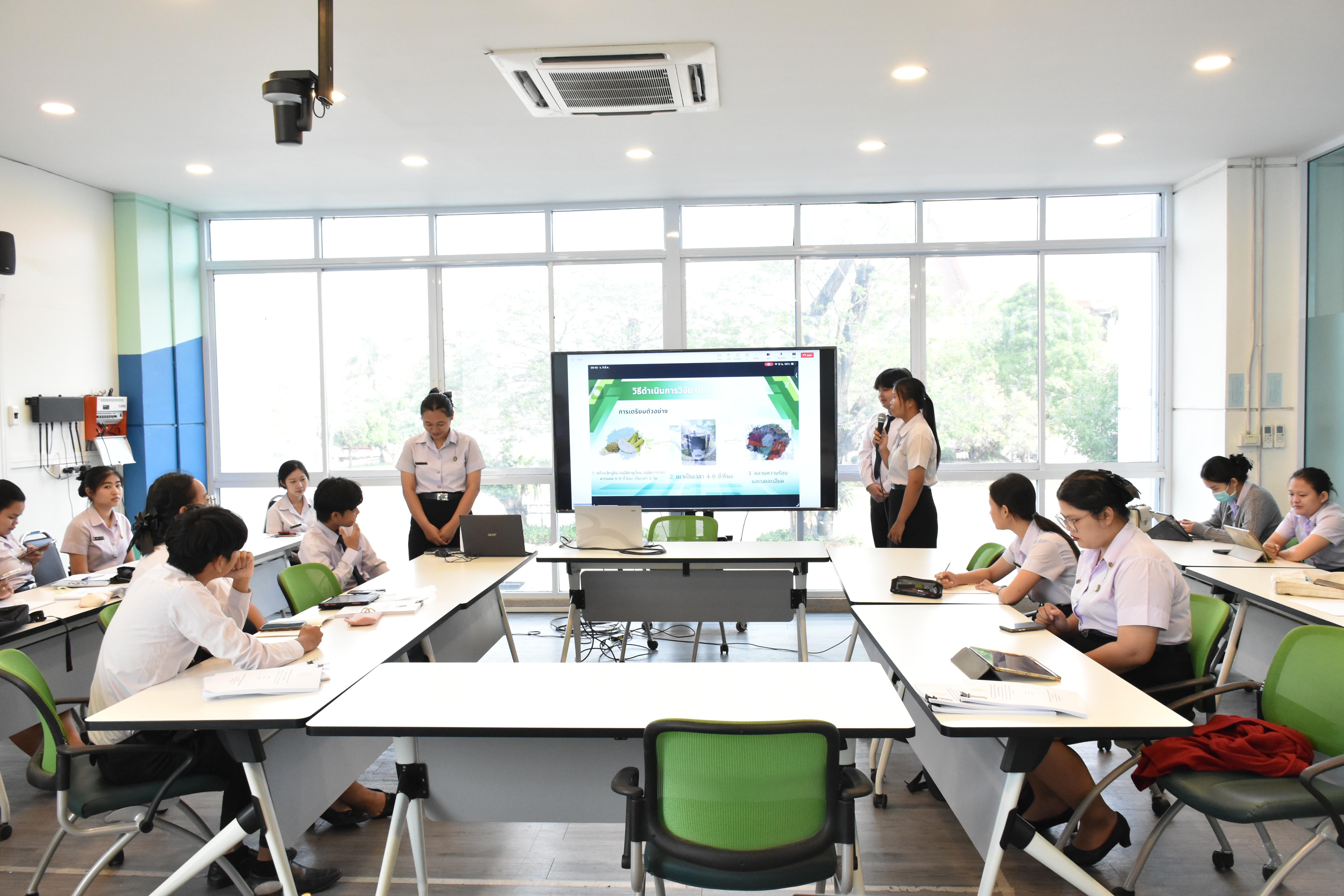 29. วันที่ 9 มีนาคม 2569 นักศึกษาโปรแกรมวิทยาศาสตร์ทั่วไปชั้นปีที่ 3 ได้นำเสนอผลงานวิจัย โดยมีผศ.วิไลลักษณ์ สวนมะลิ ดร.เกษฏา สาลา ผศ.สุวิชญา บัวชาติ เป็นผู้ทรงคุณวุฒิ