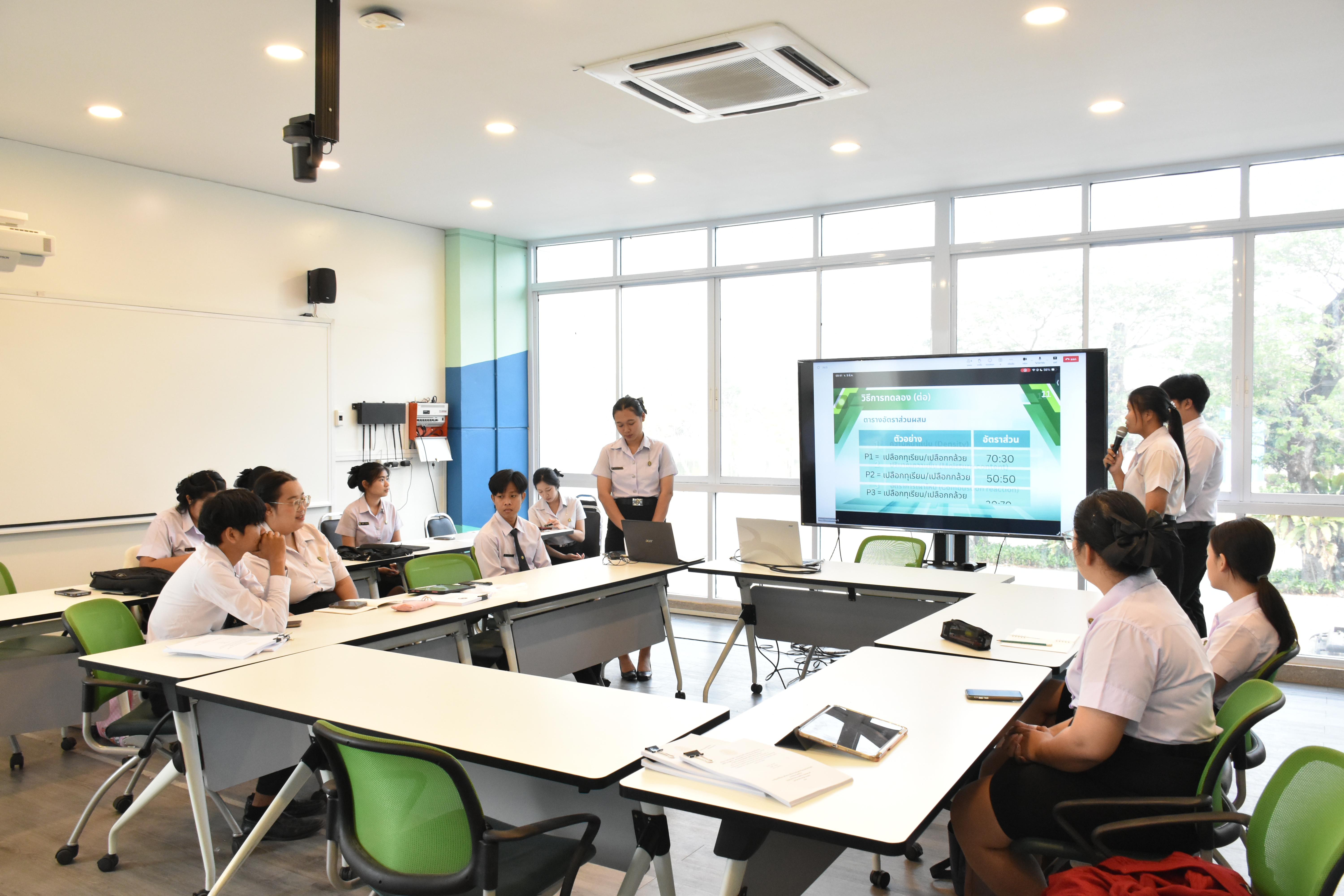 31. วันที่ 9 มีนาคม 2569 นักศึกษาโปรแกรมวิทยาศาสตร์ทั่วไปชั้นปีที่ 3 ได้นำเสนอผลงานวิจัย โดยมีผศ.วิไลลักษณ์ สวนมะลิ ดร.เกษฏา สาลา ผศ.สุวิชญา บัวชาติ เป็นผู้ทรงคุณวุฒิ