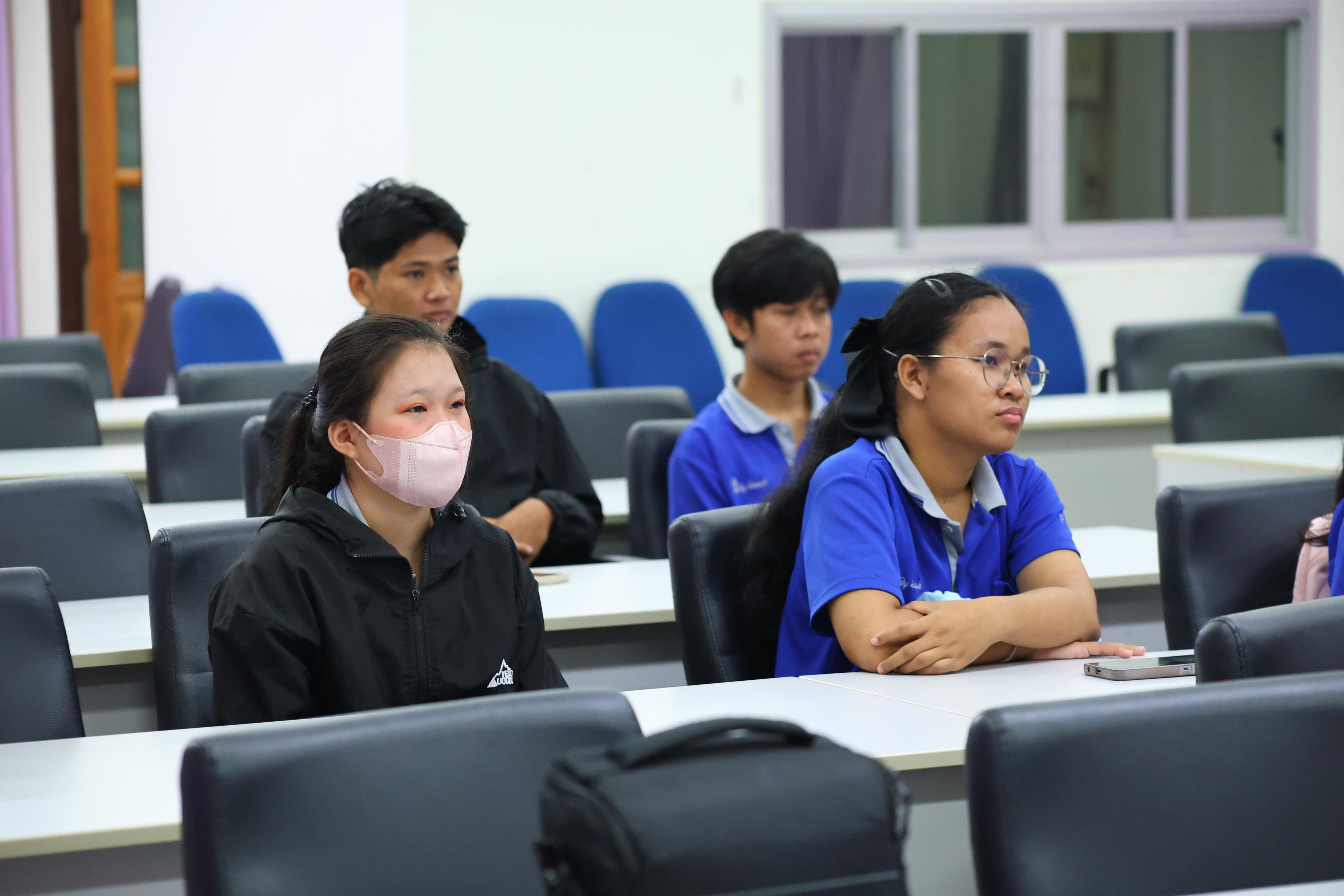 วันจันทร์ที่ 19 ตุลาคม 2569 โปรแกรมวิทยาศาสตร์ทั่วไป เข้าศึกษาดูงานด้านการบริหารจัดการความปลอดภัยในห้องปฏิบัติการ สถานบริการวิชาการด้านวิทยาศาสตร์การแพทย์ คณะวิทยาศาสตร์การแพทย์ มหาวิทยาลัยนเรศวร