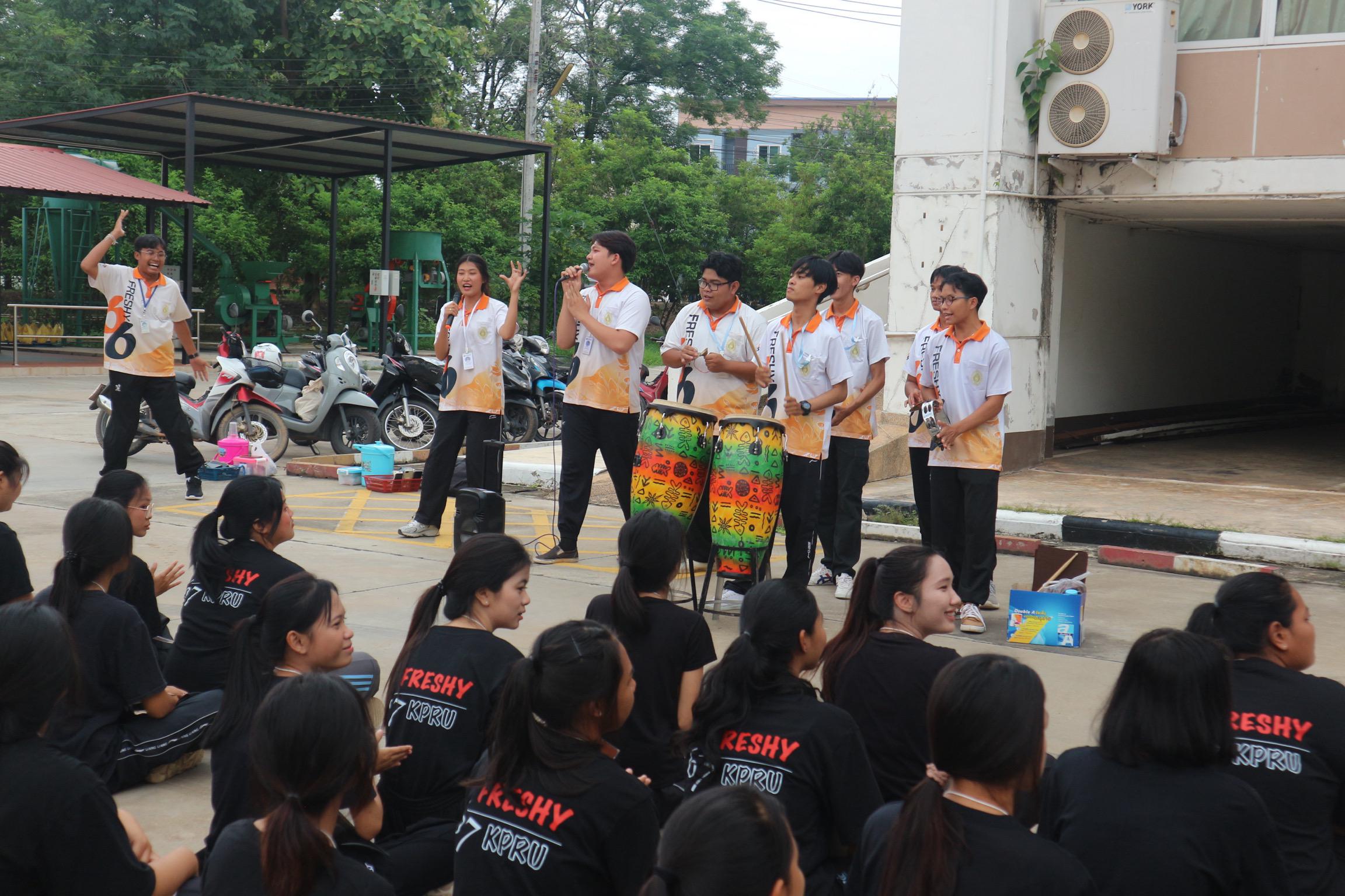 12. วันที่ 30 กรกฎาคม 2567 โปรแกรมวิชาสังคมศึกษา คณะครุศาสตร์ จัดกิจกรรมเฉลยสายรหัส และสันทนาการ ให้กับนักศึกษาชั้นปีที่ 1 