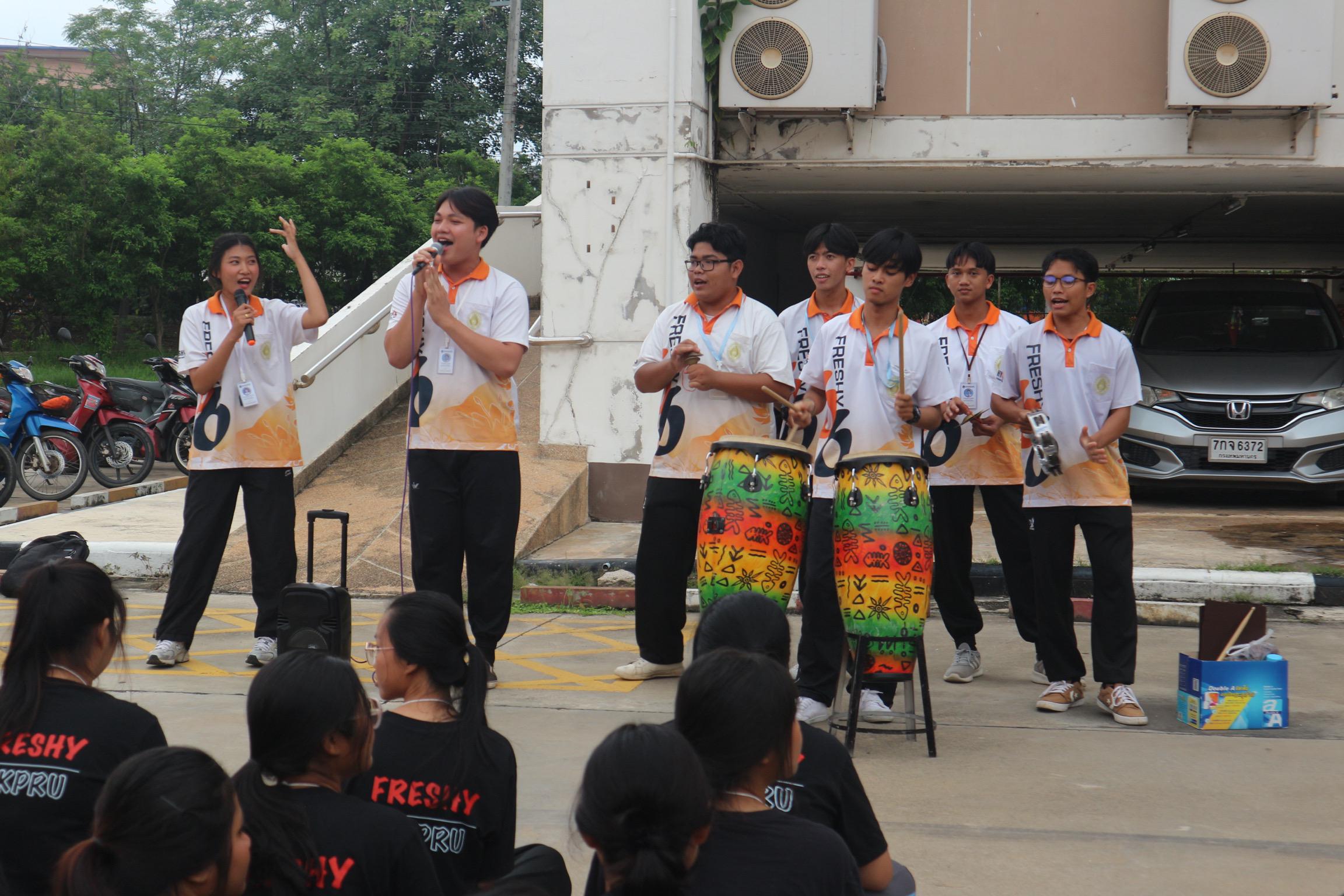 14. วันที่ 30 กรกฎาคม 2567 โปรแกรมวิชาสังคมศึกษา คณะครุศาสตร์ จัดกิจกรรมเฉลยสายรหัส และสันทนาการ ให้กับนักศึกษาชั้นปีที่ 1 