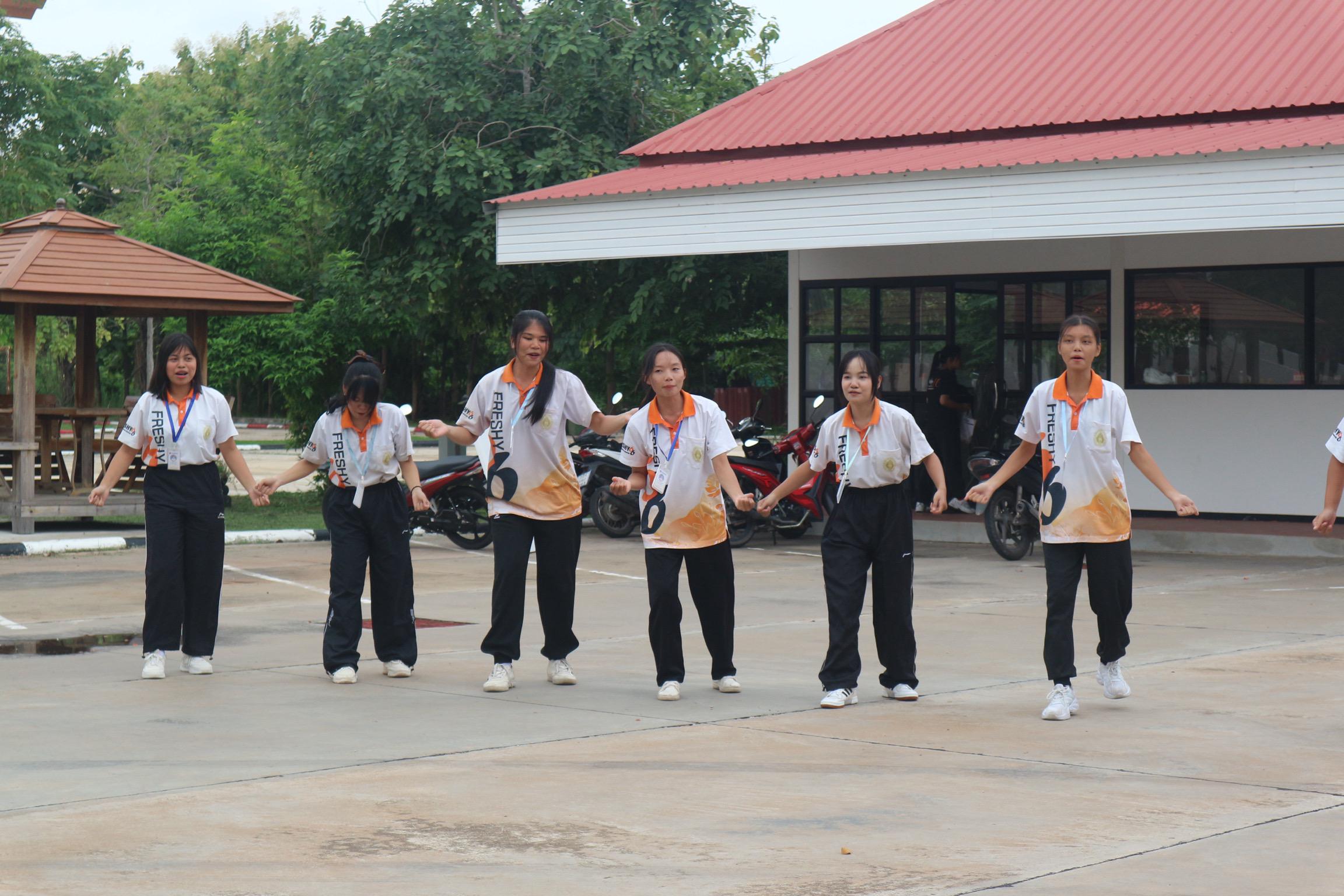 16. วันที่ 30 กรกฎาคม 2567 โปรแกรมวิชาสังคมศึกษา คณะครุศาสตร์ จัดกิจกรรมเฉลยสายรหัส และสันทนาการ ให้กับนักศึกษาชั้นปีที่ 1 