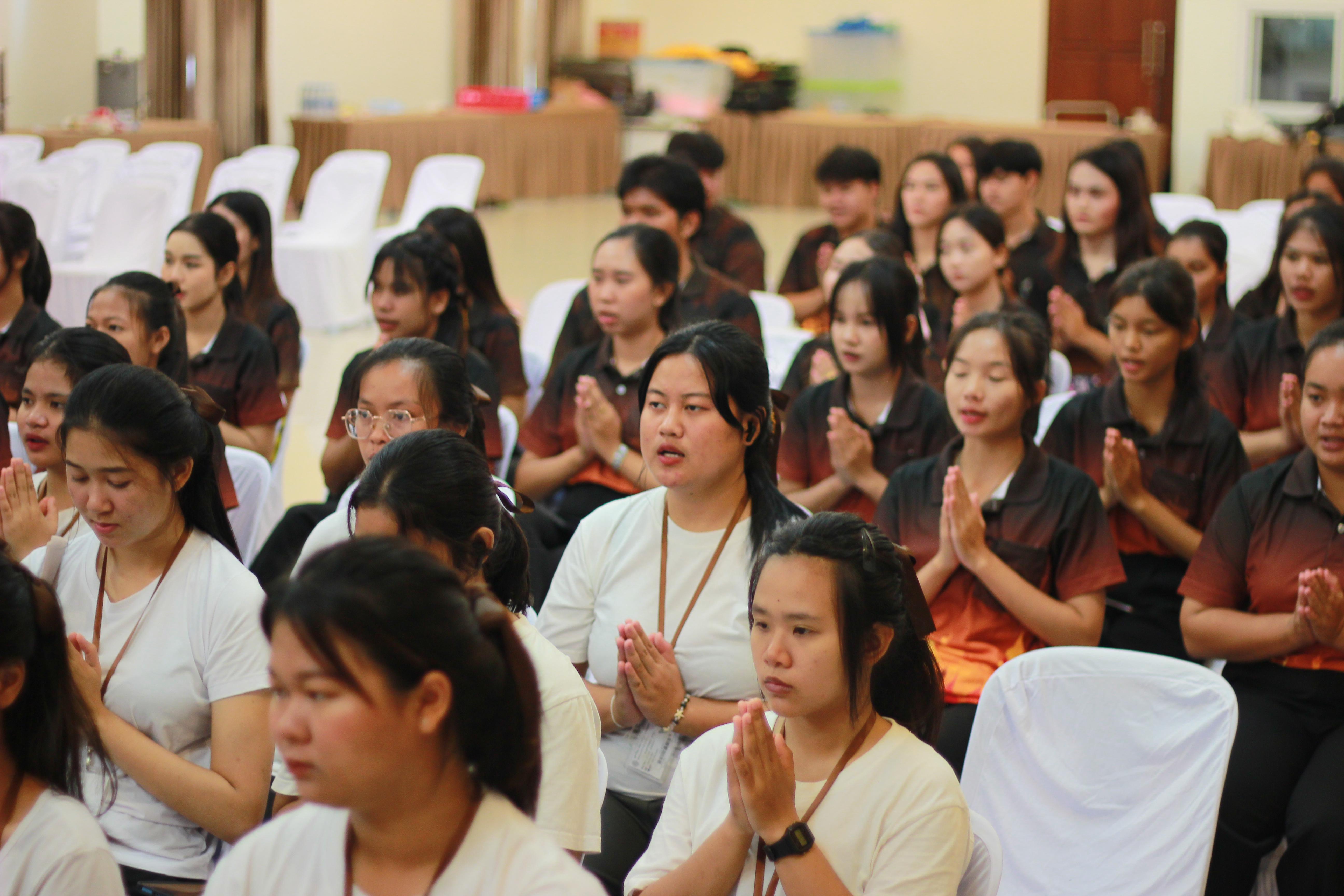 76. วันที่ 7 กันยายน 2567 โปรแกรมวิชาสังคมศึกษา คณะครุศาสตร์ จัดกิจกรรมสานสัมพันธ์สายใยสังคมศึกษา เพื่อเสริมสร้างความสัมพันธ์ที่ดีให้กับนักศึกษาชั้นปีที่ 1 ช่วงเช้า พิธีทำบุญตักบาตร และบายศรีสู่ขวัญ