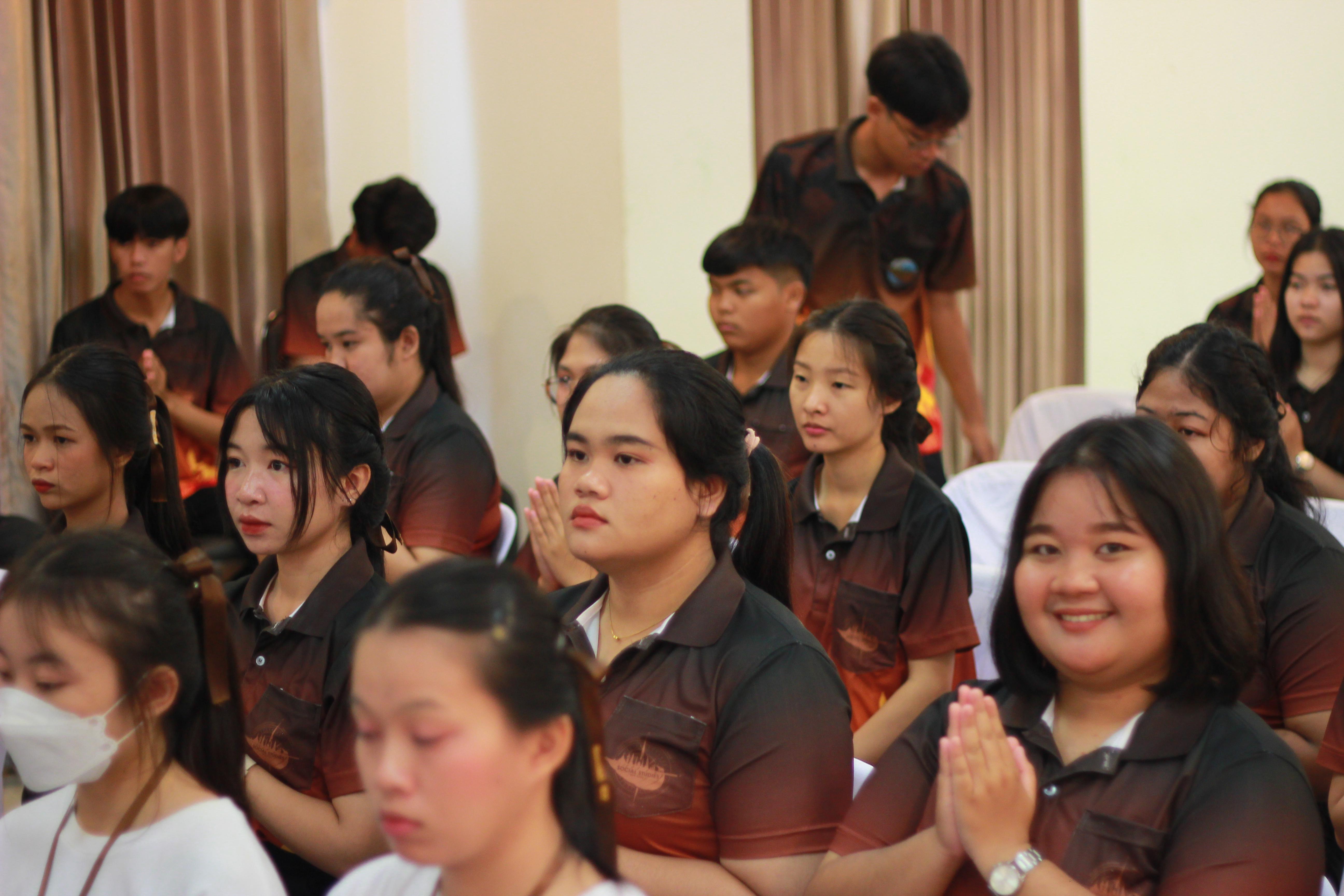 112. วันที่ 7 กันยายน 2567 โปรแกรมวิชาสังคมศึกษา คณะครุศาสตร์ จัดกิจกรรมสานสัมพันธ์สายใยสังคมศึกษา เพื่อเสริมสร้างความสัมพันธ์ที่ดีให้กับนักศึกษาชั้นปีที่ 1 ช่วงเช้า พิธีทำบุญตักบาตร และบายศรีสู่ขวัญ